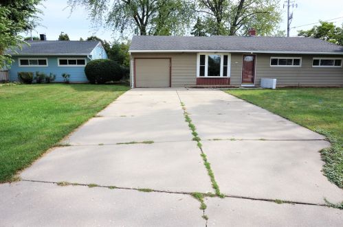 405 Sugar Ln, Milwaukee, WI 53217-3845