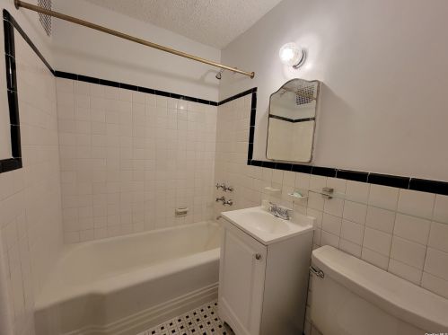 275 Maple Ave, Rockville Centre NY  11570-4323 exterior