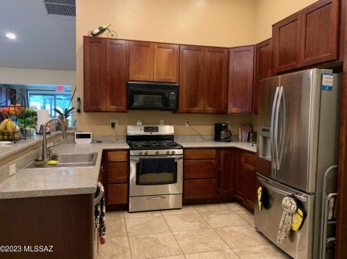 8586 Holly Brook Ave, Tucson, AZ 85742-1074
