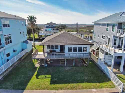 1214 Skipper Dr, Galveston TX  77554-6346 exterior