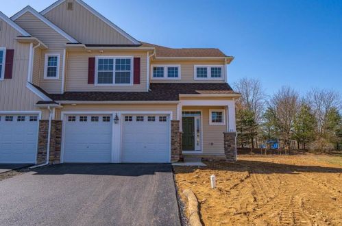 881 Iron Ln, Easton, PA 18040-7205