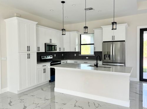 4281 60 Ave, Naples FL  34120-2684 exterior