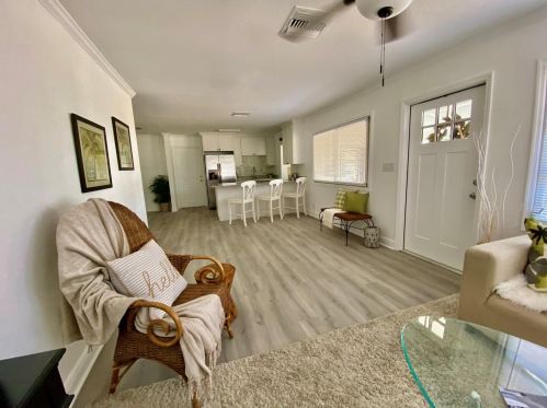 9681 Park Lake Dr, Pinellas Park FL  33782-3561 exterior