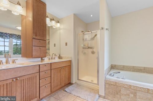 100 Brook Meadow Cir, Shrewsbury PA  17361-1236 exterior