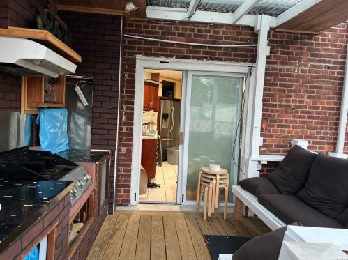95-31 97th St, Jamaica, NY 11416-2204