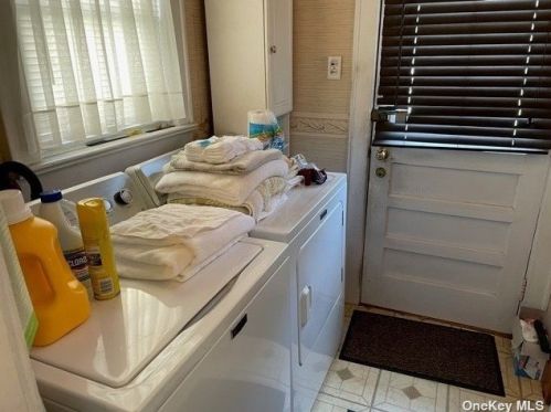 170 Great Neck Rd, Copiague NY  11726-3802 exterior