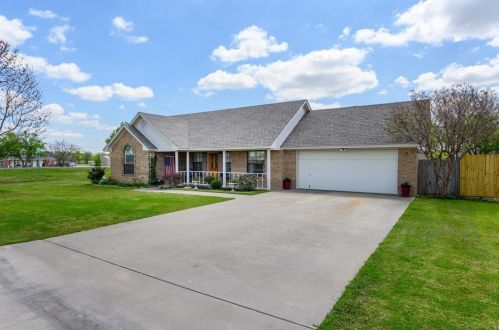 1 Gregg Rd, Krum, TX 76249-5146