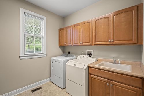 3466 Reeves Dr, Covington KY  41017-9436 exterior