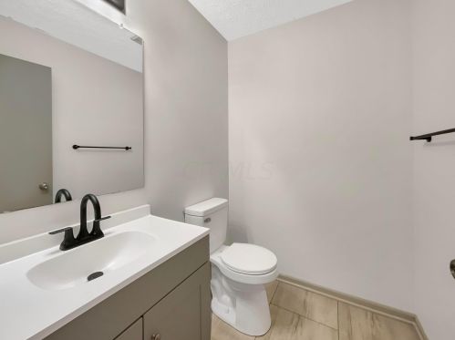 401 Lockmead Dr, Pataskala OH  43062-7333 exterior