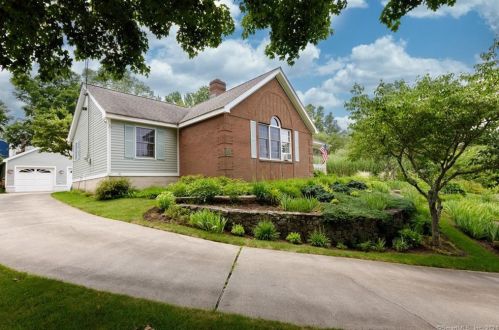 409 Bradley Ave, Waterbury, CT 06708-4442