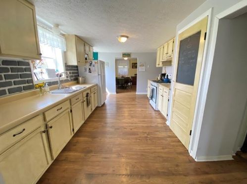 1000 Hilltop Rd, Greenville PA  16125-9283 exterior