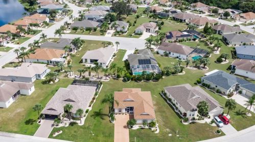 2217 Preservation Green Ct, Ruskin FL  33573-4418 exterior