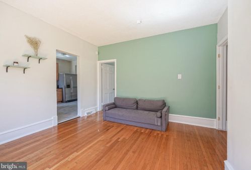 404 Maple Ave, Camden NJ  08109-2021 exterior