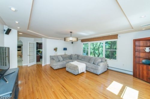 19 Marisa Ct, West Milford NJ  07480-3000 exterior