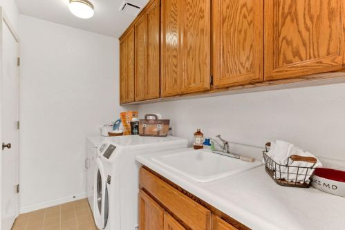 954 Cross St, Woodland CA  95695-4128 exterior