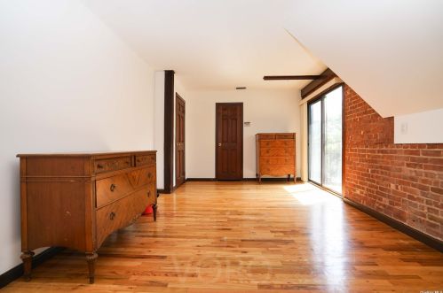 19 Quality St, Oakdale NY  11769-2427 exterior