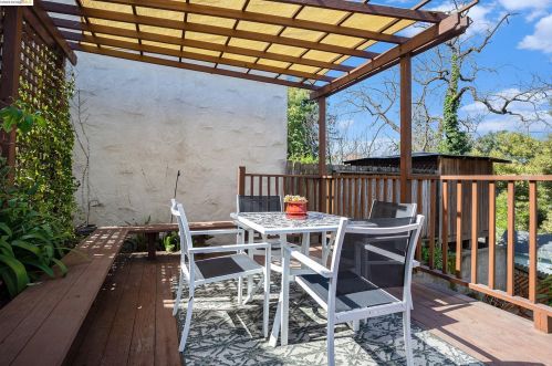 1 Kingsland Pl, Oakland CA  94619-2608 exterior