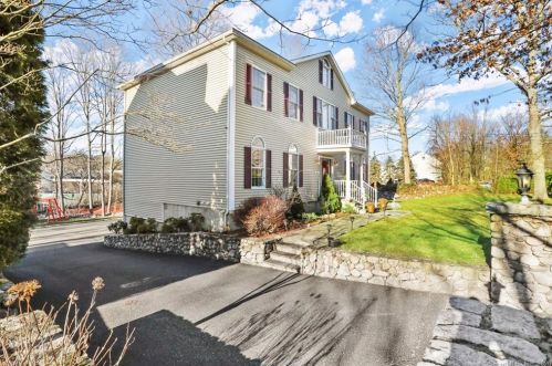 112 Turn Of River Rd, Stamford CT  06905-2029 exterior