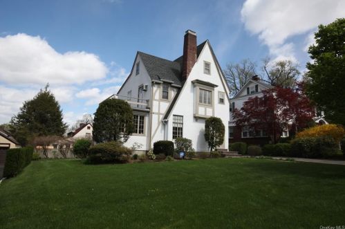 17 Downer Ave, Scarsdale, NY 10583-4903