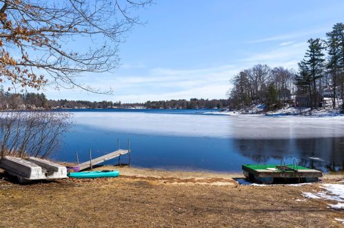 23 Holts Point Rd, Sandown NH  03873-2517 exterior