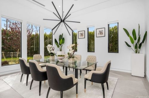 18067 Calvert St, Van Nuys CA 91316-1216 exterior