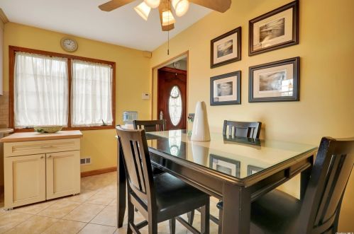 19 Riverdale Ave, Oakdale NY  11769-1544 exterior