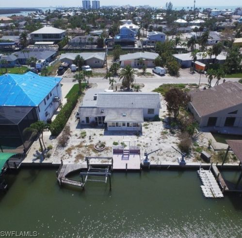 331 Washington Ct, Fort Myers Beach FL  33931-3735 exterior