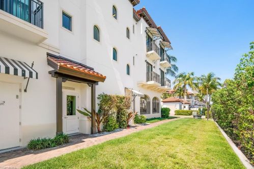 1540 5th Ave, Naples, FL 34102-3491