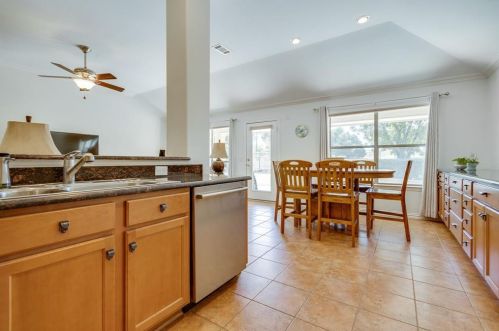 10825 Southerland Dr, Denton TX  76207-8683 exterior