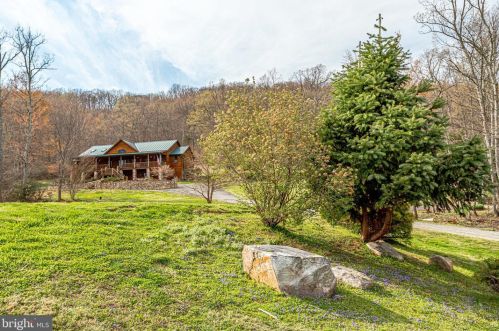 3714 Mountain Rd, Haymarket VA  20169-1739 exterior