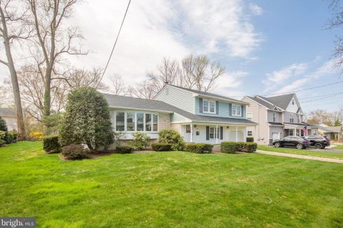 852 Wayside Ln, Tavistock, NJ 08033-1048