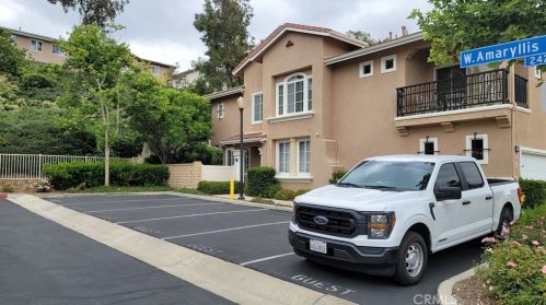 27960 Trillium Ln, Santa Clarita CA  91354-1211 exterior