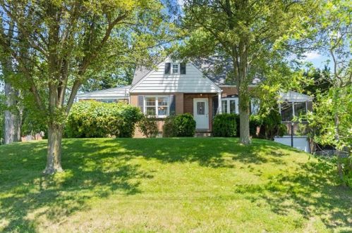 204 Soeder Dr, Glenshaw, PA 15116-3122