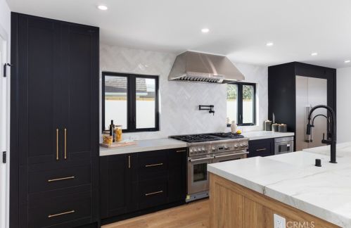 1945 Santiago Dr, Newport Beach CA  92660-3834 exterior