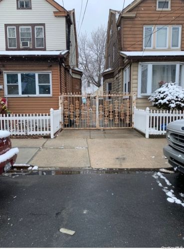 8033 90th Ave, Jamaica, NY 11421-2431