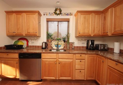 1093 Shippan Ave, Stamford CT  06902-7420 exterior