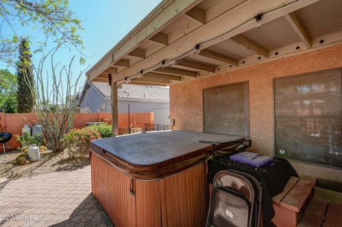 3822 Blackhawk Dr, Glendale AZ 85308-9487 exterior