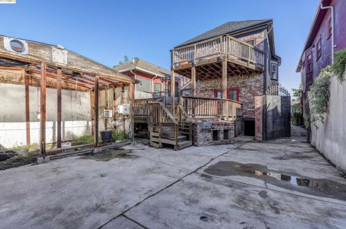 1115 Chestnut St, Oakland CA 94607-2874 exterior