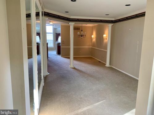 3 Lincoln Dr, Downingtown PA  19335-5328 exterior