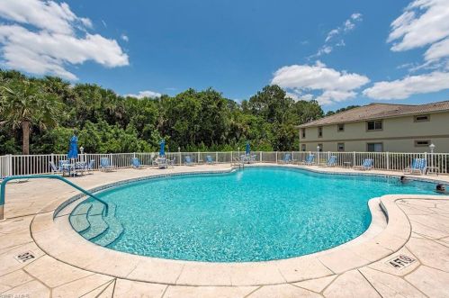 640 Luisa Ln, Naples FL  34104-9428 exterior