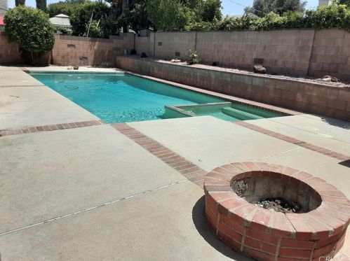 2128 Guerne Ave, Simi Valley CA  93063-2728 exterior