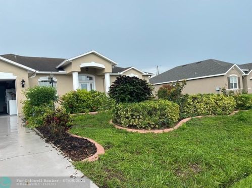 1709 Finch Ln, Fort Pierce, FL 34953-1568