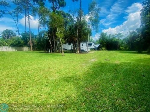 12151 Old Country Rd, West Palm Beach FL  33414-4816 exterior