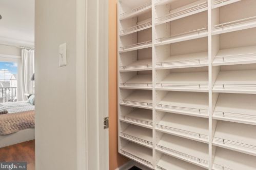 43589 Mcdowell Sq, Leesburg VA  20176-6528 exterior