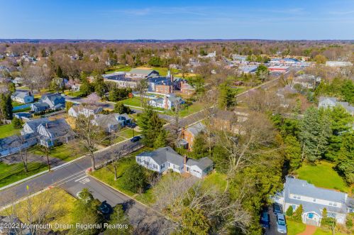 4 Laurel Dr, Little Silver NJ 07739-1416 exterior