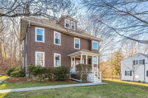 25 Myrtle Ave, Wakefield, MA 01880-4013