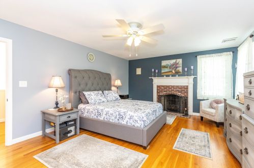 8 Canter Ct, Nashua NH  03063-2929 exterior