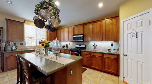 13447 Jalapa Ct, Victorville, CA 92392-5803