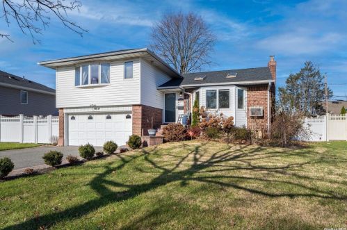 3775 Jules Ln, North Wantagh, NY 11793-1414