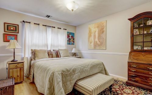 127 Cinnamon Ct, Huntington Station NY  11747-8711 exterior